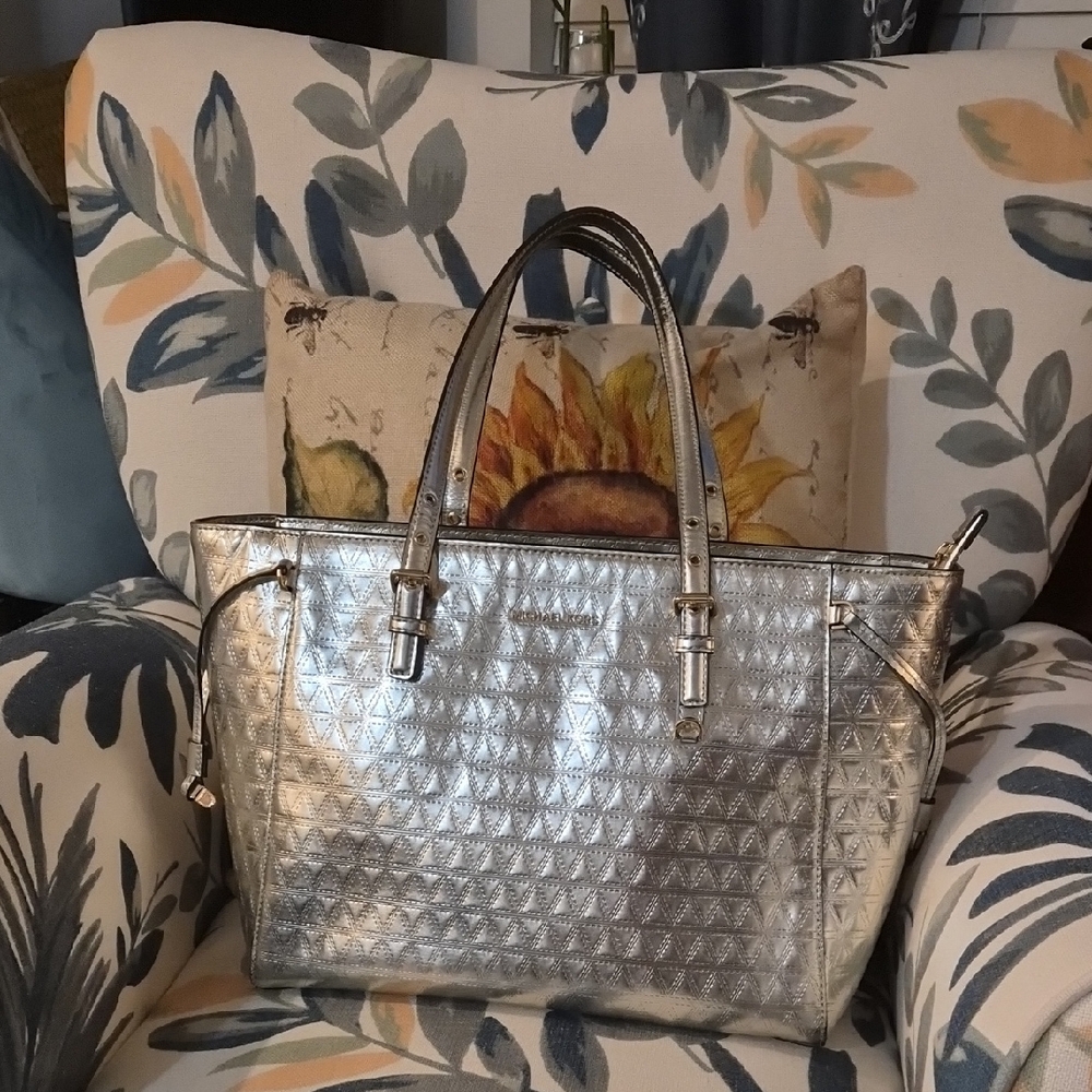 Pre-owned Michael Kors Metallic Silver Tote - GUC